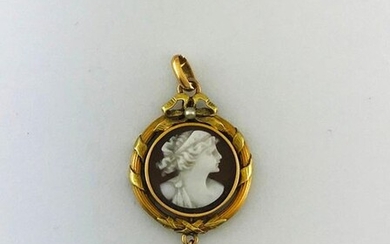 Two gold 750°/°°° ribbon pendant with an antique style cameo holding a pearl seed in pendants, circa 1900, Gross Weight: 4,35g