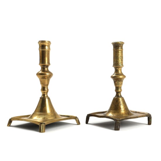NOT SOLD. Two late 17th century Spanish brass Baroque candlesticks. H. 20-21 cm. (2) – Bruun Rasmussen Auctioneers of Fine Art