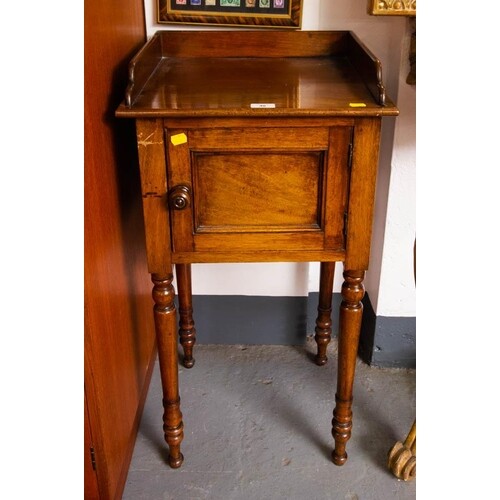 VICTORIAN GALLERY BACK BEDSIDE CABINET. 45 X 40 X 85CM HIGH