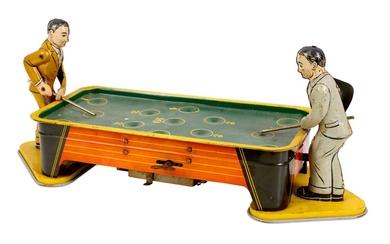 VINTAGE 1940S RANGER TINPLATE WIND UP POOL TABLE AND PLAYERS