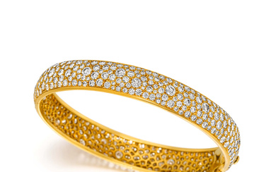 Van Cleef & Arpels | Crowned-Diamond-Bangle