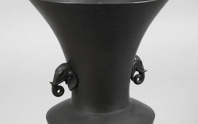 Vase en bronze Début du 20e s., non marqué, bronze patiné brun foncé, fabriqué et...