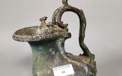 Vase en bronze à décor d'animaux et d'un... - Lot 40 - De Baecque et Associés