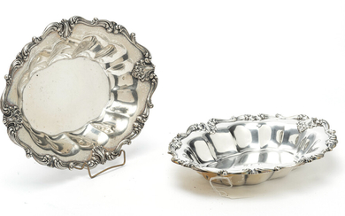 WALLACE STERLING SILVER ENTREE DISHES, PAIR, W 8.7", L 11.7", T.W. 27.3 TOZ