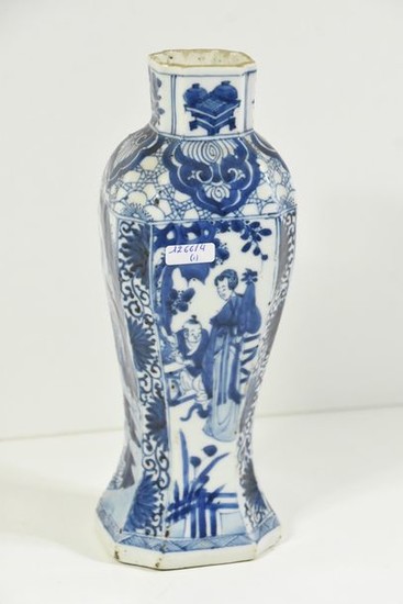 18th century porcelain vase (Ht.26cm)