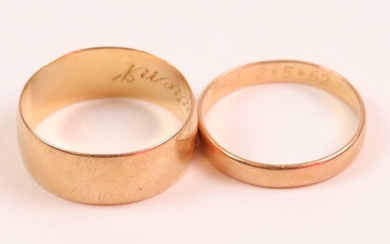 2 gold wedding rings (750) T: 64 and 65. Weight : 10 gr