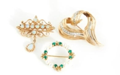 Gemstone and gold brooches (3pcs)