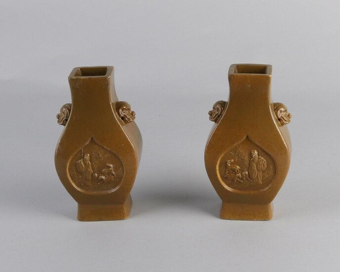 2x Chinese vases