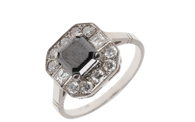 3325041. A BLACK DIAMOND AND DIAMOND CLUSTER RING.