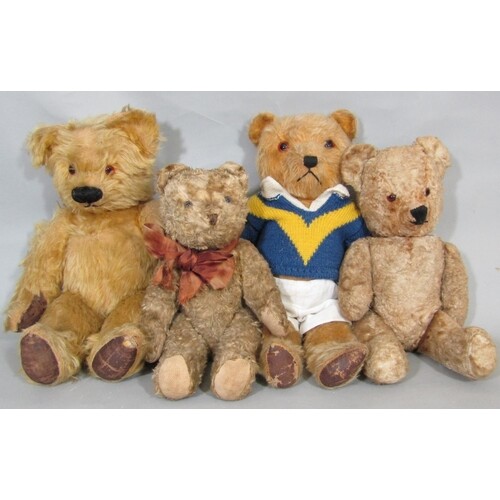 4 small Teddy bears, all with jointed body, stitched nose an...