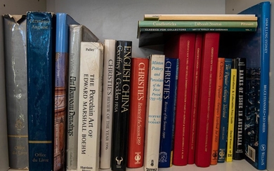 A SHELF OF ANTIQUE AND COLLECTOR REFERENCE, INCLUDING ENGLISH CERAMICS