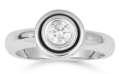 0.75 CARAT DIAMOND RING set with a round cut diamond of