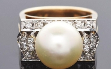 14K Yellow & White Gold South Sea Pearl & Diamond Ring.