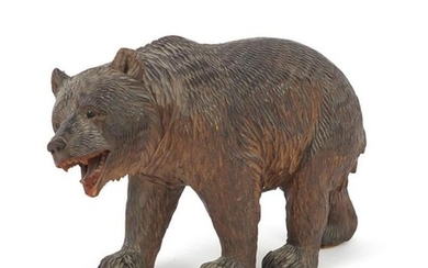 Black Forest carved wood bear, 21cm in length
