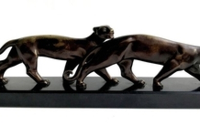 LUC (XXe) « Deux panthères marchant » Bronze patin…
