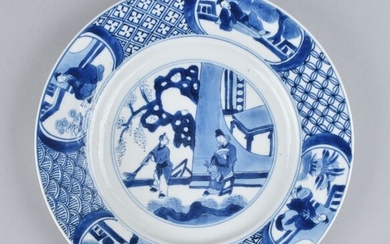 A CHINESE BLUE AND WHITE PLATE DECORATED WITH A SCHOLAR. KANGXI MARK AND OF THE PERIOD - Porcelain - China - Kangxi (1662-1722)