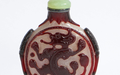 A CHINESE GLASS SNUFF BOTTLE, QING DYNASTY.