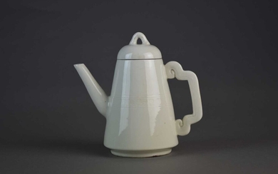 A Chinese Dehna teapot or wine ewer, Qing Dynasty
