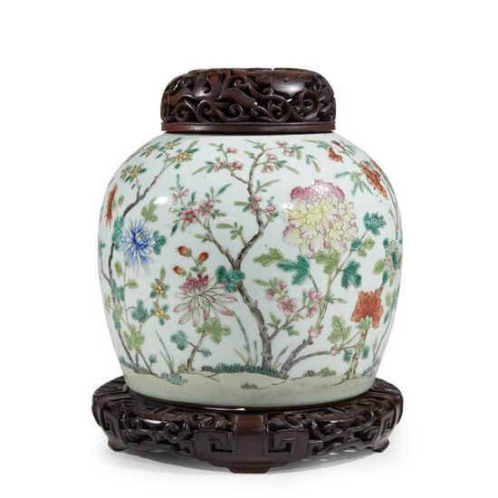 A Chinese famille rose-enameled porcelain jar, Qing