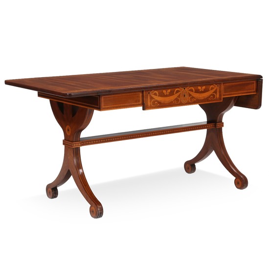 A Danish Empire style mahogany drop-leaf table with inlays. Ca. 1900. H. 75 cm. L. 122/162 cm. D. 73 cm.