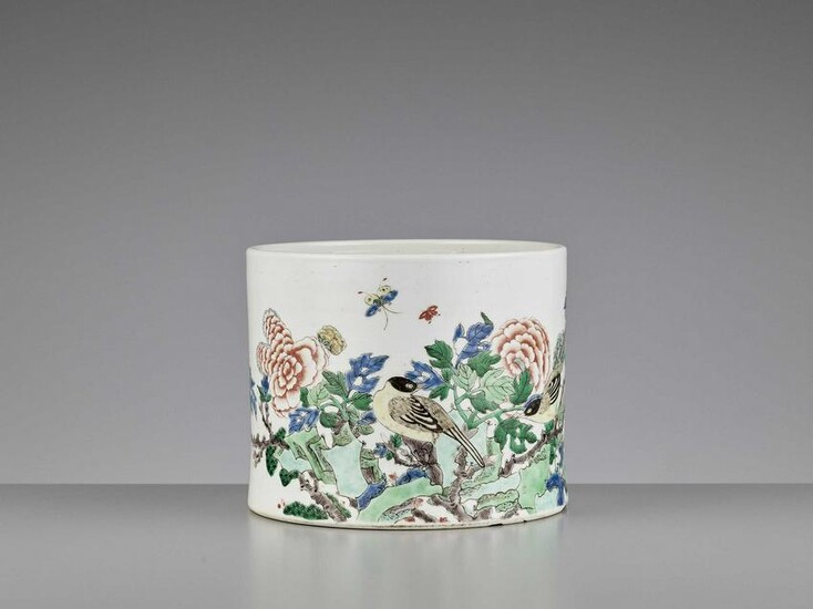 A FAMILLE VERTE 'MAGPIES' BRUSHPOT, BITONG