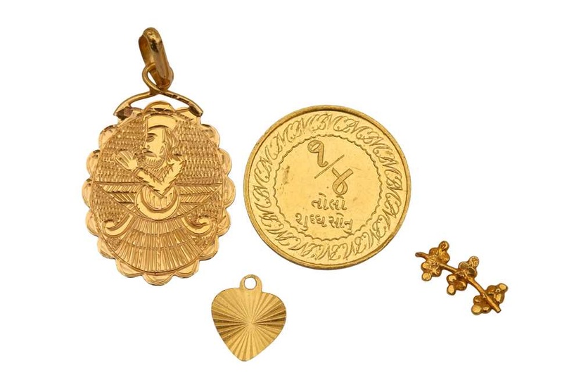 A GROUP OF GOLD ITEMS