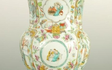 A LARGE CHINESE FAMILLE ROSE VASE WITH FLARD NECK AND