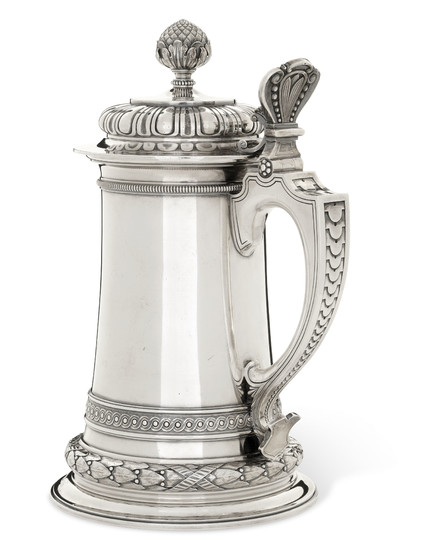 A LARGE PARCEL-GILT SILVER TANKARD AND COVER, MARKED K. FABERGÉ WITH IMPERIAL WARRANT, WITH THE WORKMASTER'S MARK OF STEPHAN WÄKEVA, ST PETERSBURG, 1899-1904