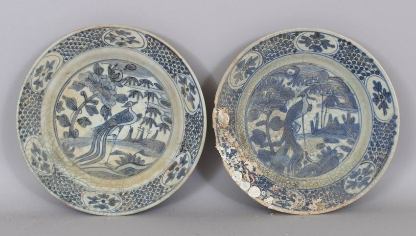 A PAIR OF CHINESE WANLI PERIOD BLUE & WHITE SHIPWRECK