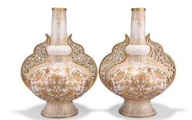A PAIR OF DERBY CROWN PORCELAIN VASES, CIRCA 1890S, in