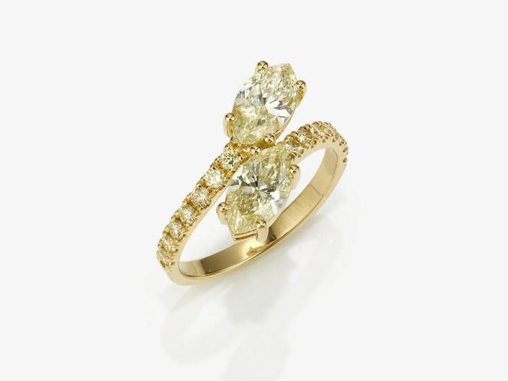 A Vis a Vis ring decorated with soft yellow diamonds in