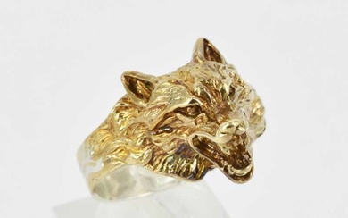 A WOLF SHAPED RING