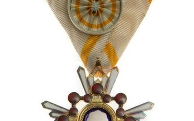 A WWII JAPANESE MILITARY ORDER OF THE SACRED TREASURE