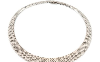 A White Gold Collar Necklace