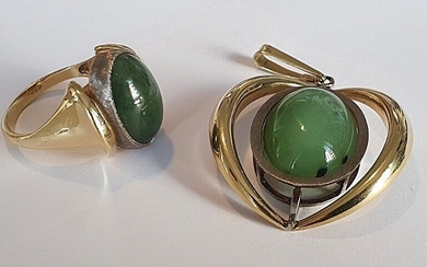 A jade jewelley set comprising a pendant and a ring each set with a cabochon jade, mounted in 14k gold and white gold. (2)