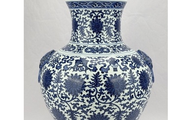 A large Chinese Blue&White vase, 17TH/18TH Century Pr. Size...