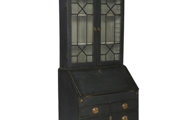 A painted George III bureau with upper part. England, late 18th century. H. 202 cm. W. 86 cm. D. 52 cm.