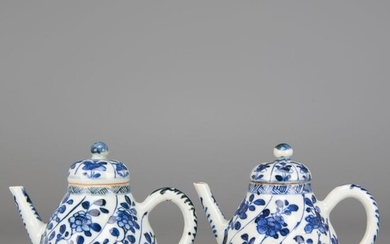 A pair of strained teapots - Blue and white - Porcelain - Flowers growing from rockwork - China - Kangxi (1662-1722)
