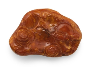 AN AMBER PENDANT QING DYNASTY, 18TH/19TH CENTURY