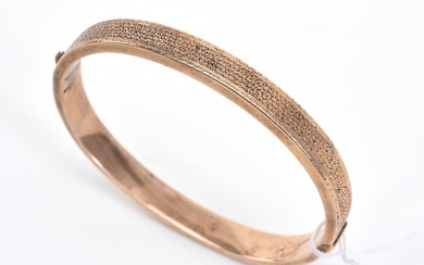 AN ANTIQUE CHILD'S BANGLE IN 9CT GOLD