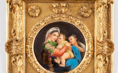 After Rafaël 'Madonna Della Seggiola' hand-painted porcelain. Circa 1900. (D:15,5 cm)