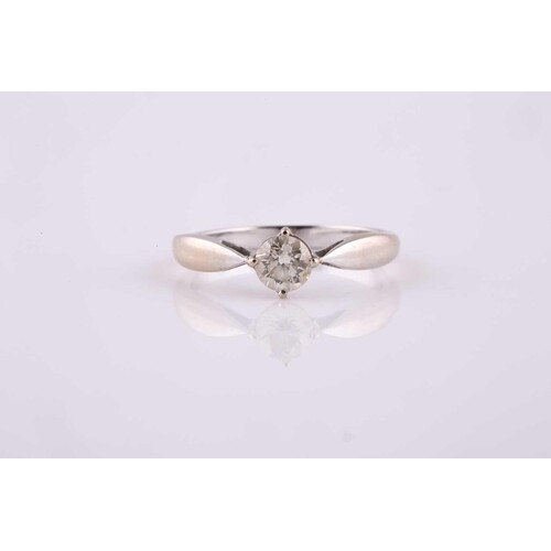 An 18ct white gold and solitaire diamond ring, set with a ro...
