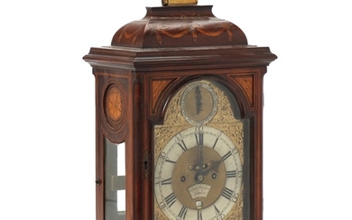 An English George III mahogany marquetry striking clock. Plaque signed 'Jon. Dowson, London'. Early 19th century. H. 46 cm. W. 27 cm. D. 18 cm.