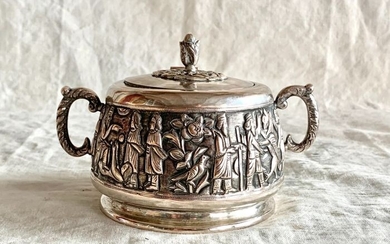 An antique sugar box - Hand Chased - massive - Museum Quality - .840 silver - Master silversmith - Iran - Late 19th century