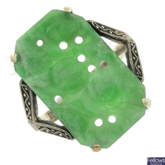 An early 20th century 9ct gold carved jadeite ring.