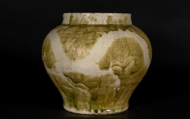 Arte Cinese A glazed terracotta jar decorated with