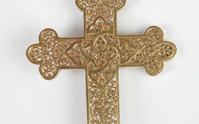 BROCHE croix en or jaune 18 K (750 millièmes). Poids total : 8,55 gr