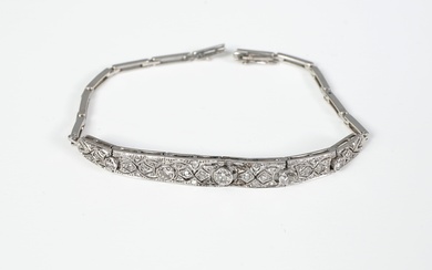 Bracelet ancien en platine, 900, serti de diamants de taille européenne ancienne et de diamants...