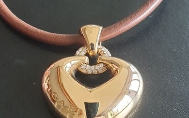 Bvlgari - 18 kt. Yellow gold - Necklace with pendant Diamond - Diamond