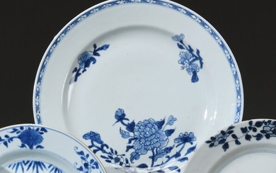 CHINE - Début du XVIIIe siècle Plat en porcelaine,... - Lot 41 - De Baecque et Associés